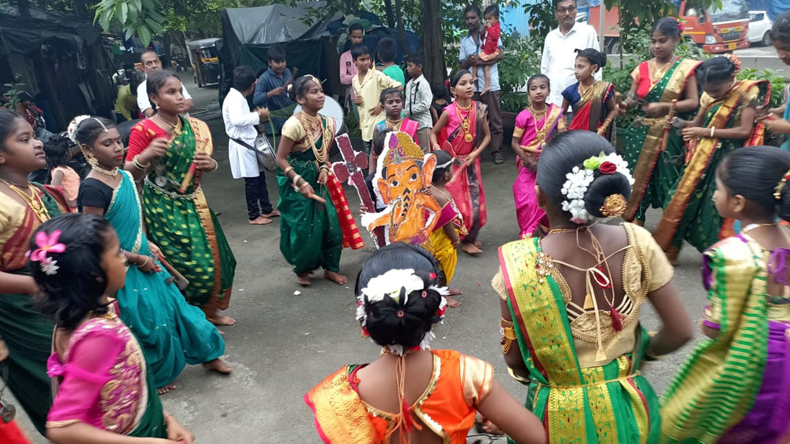 EMPOWERING GIRLS: Lavni dance